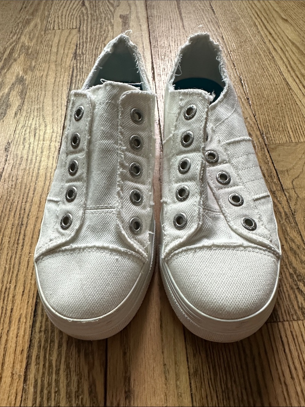 Women’s Slip-On White Canvas Sneakers - Casual Comfort